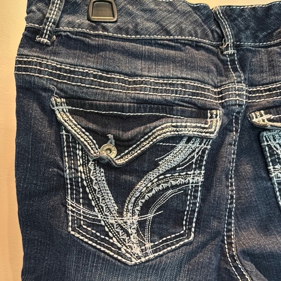 Ariya Blue Jean Bermuda Shorts with Decorative Stitching and Cuffed Hems 14 - Picture 4 of 12